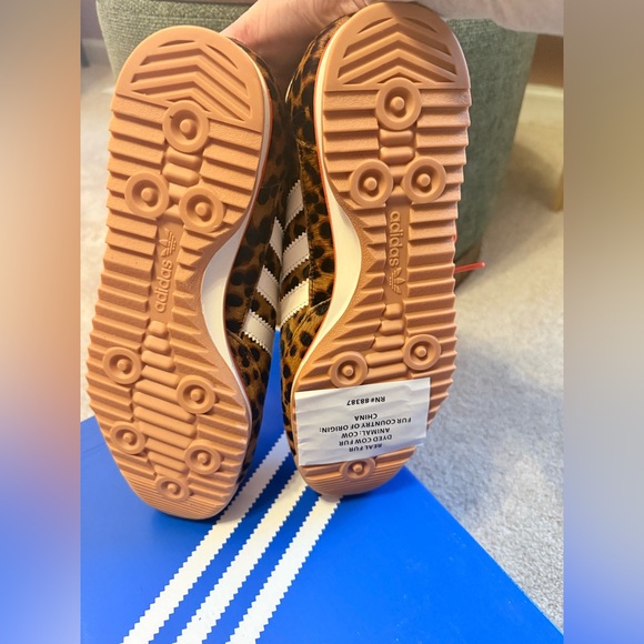 NWB Adidas Originals Sneakers with Orange Accents Size 8W - Picture 5 of 5